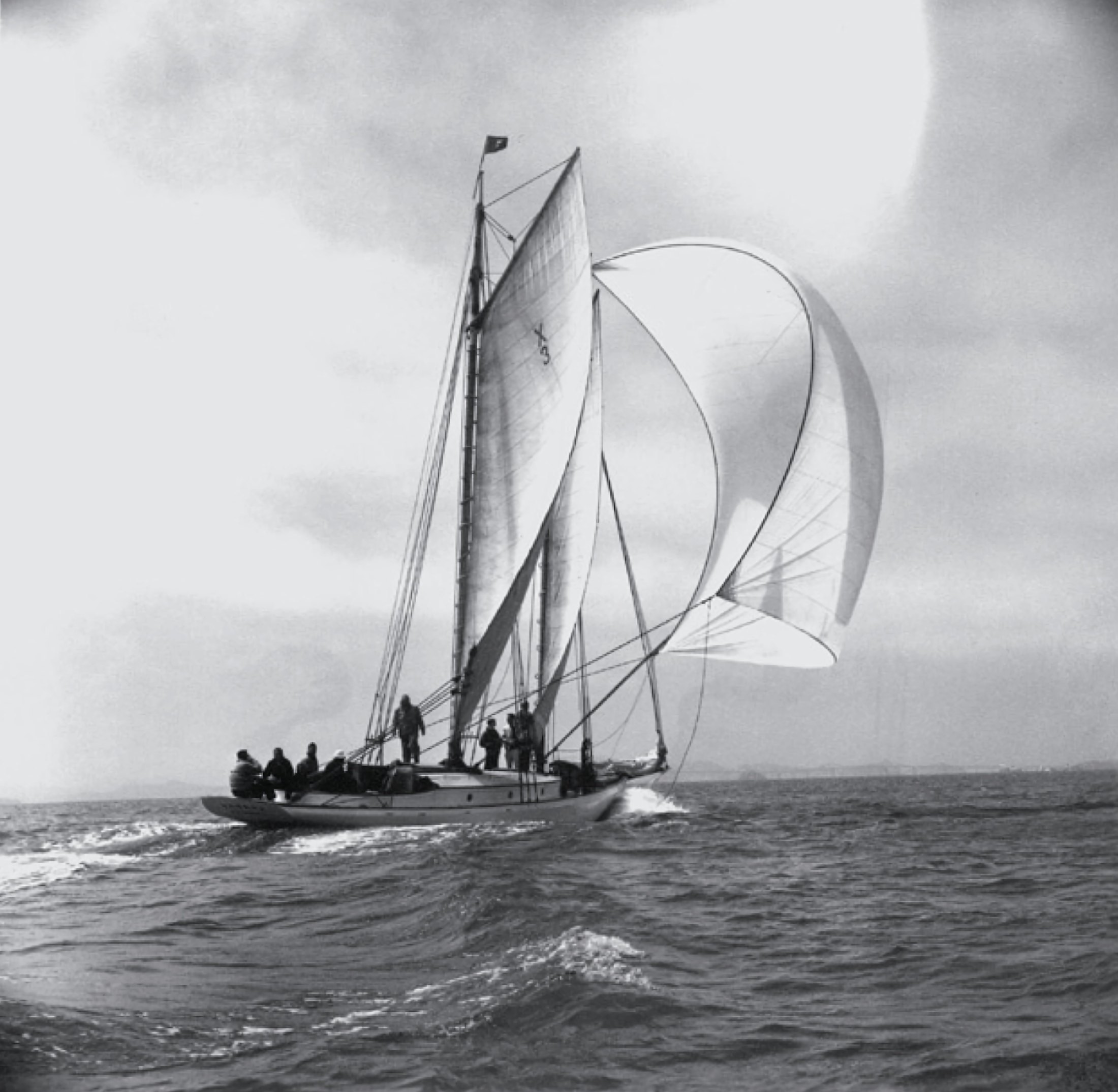 Yankee under spinnaker in a building breeze, photographed by Diane Beeston
